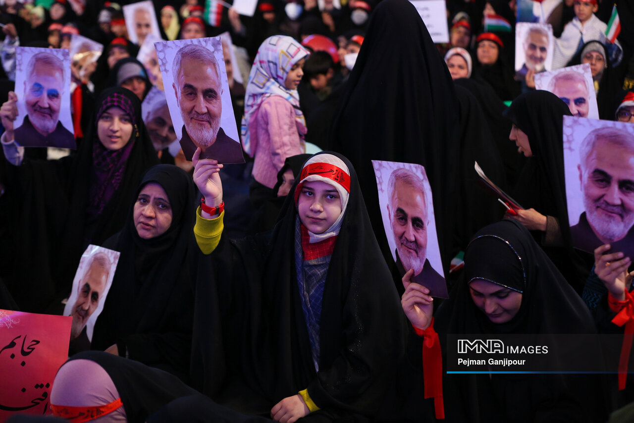 همخوانی دختران حاج قاسم با سرود «حریفت منم» + فیلم و عکس