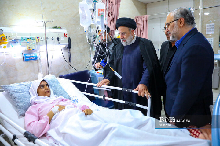 عیادت رئیس جمهور از مجروهان حادثه تروریستی کرمان
