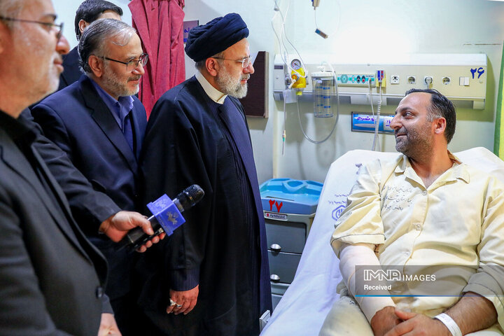 عیادت رئیس جمهور از مجروهان حادثه تروریستی کرمان