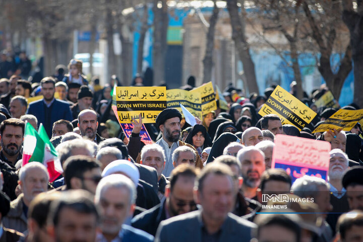 راهپیمائی مردم اراک در محکومیت جنایت تروریستی کرمان