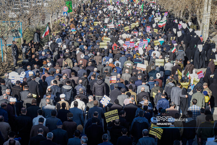 راهپیمائی مردم بجنورد در محکومیت حادثه تروریستی کرمان