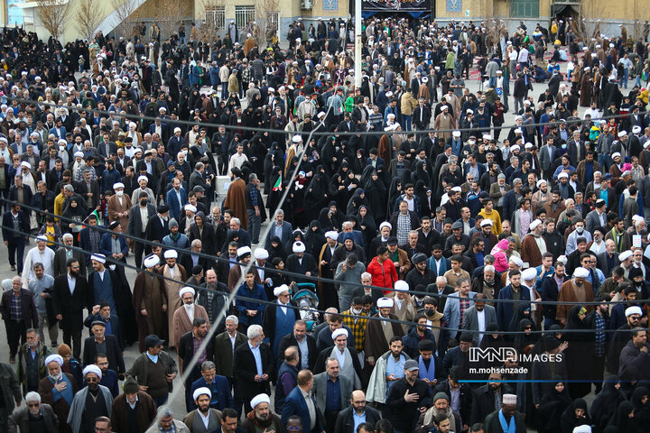 راهپیمائی مردم قم در محکومیت حادثه تروریستی کرمان