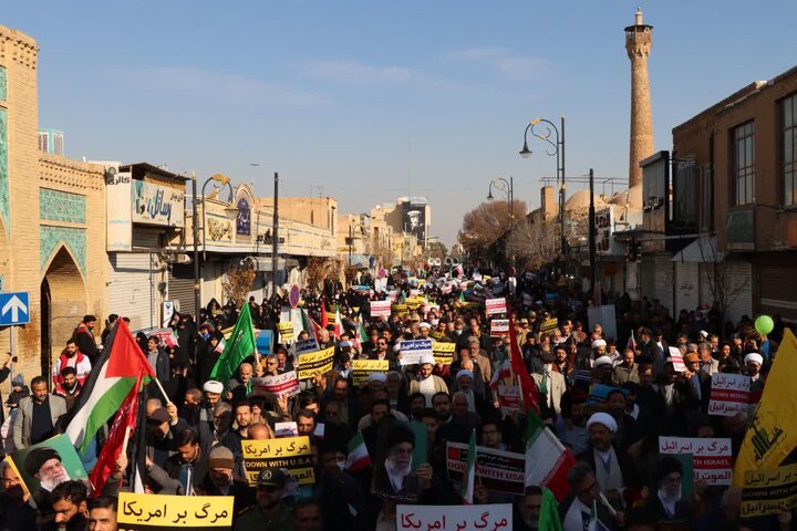 راهپیمایی مردم سمنان در محکومیت حادثه تروریستی کرمان