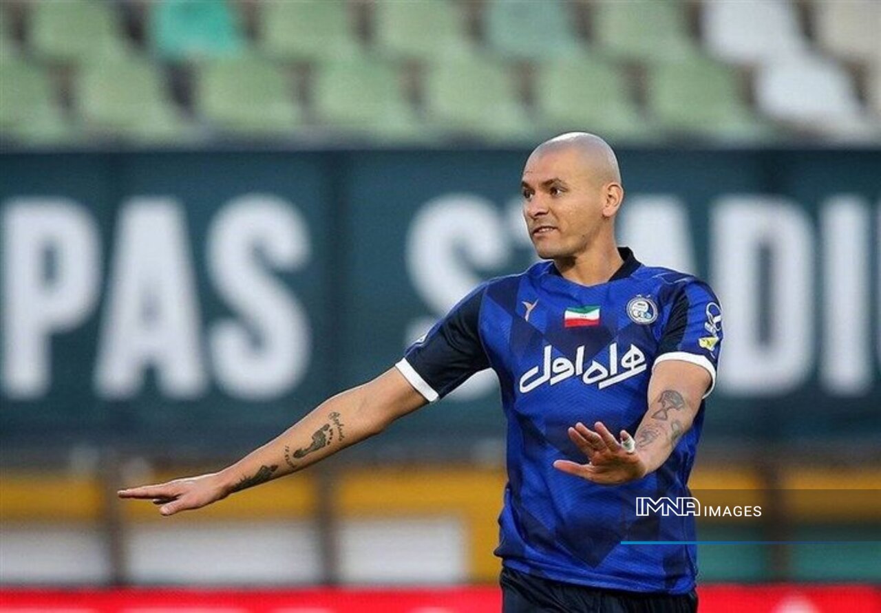 پرسپولیس سرمربی میخواهد، مدعیان به دنبال بازیکن