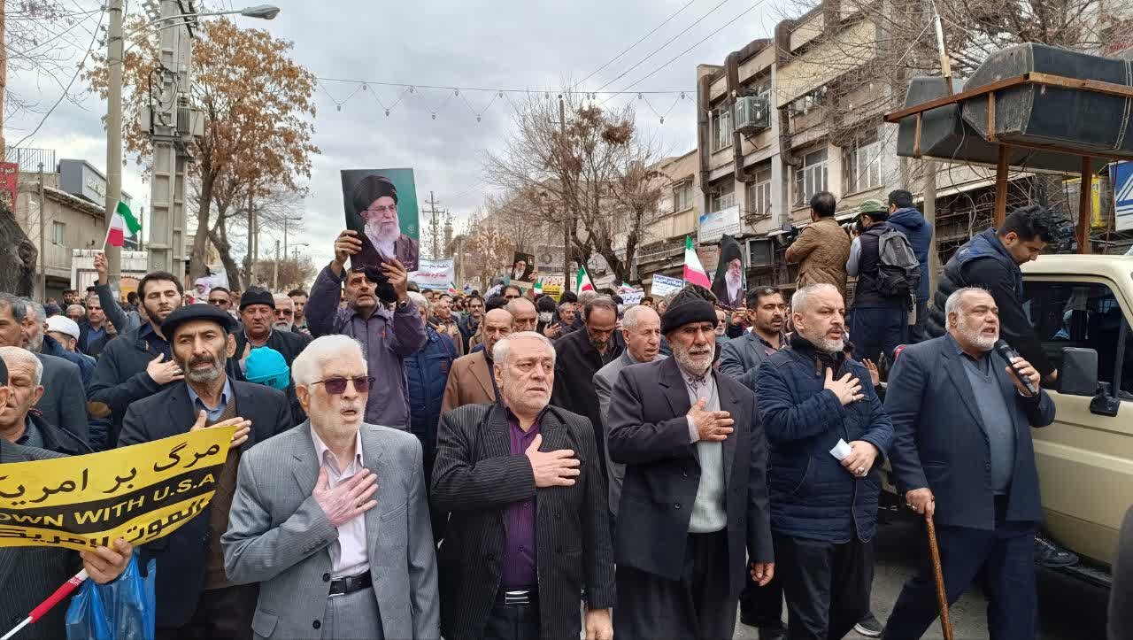 راهپیمایی مردم کرمانشاه در محکومیت حادثه تروریستی کرمان برگزار شد