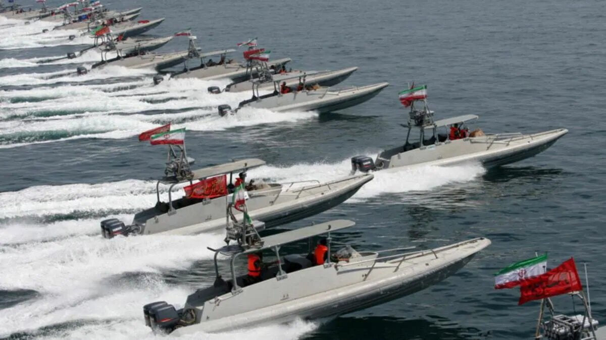 IRGC Navy Receives New Advanced Warship and Speedboats in Bandar Abbas Ceremony