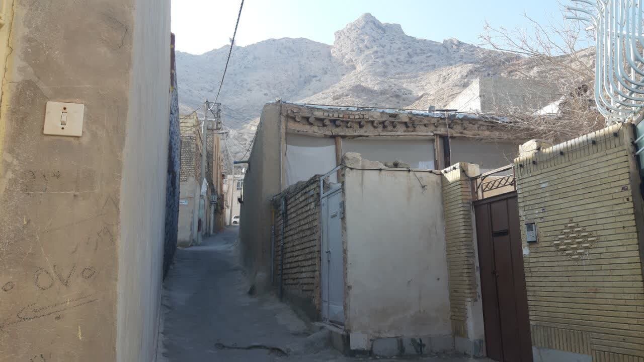 دنبه و دستگرد، محلههایی کهن در دل کوه