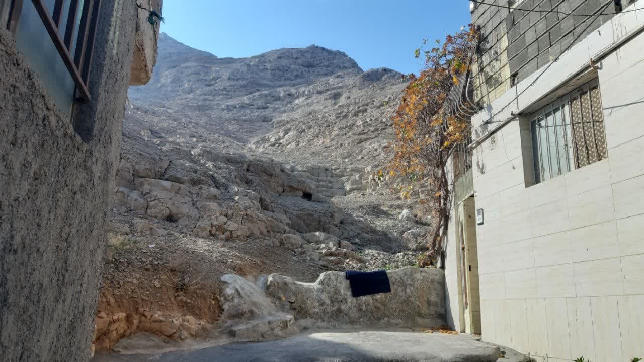 دنبه و دستگرد، محلههایی کهن در دل کوه