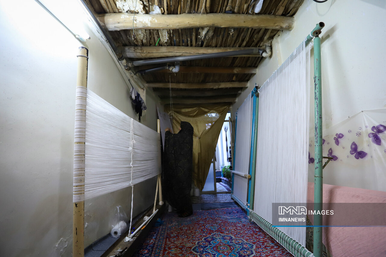 Unveiling Hidden Heroes: Women's Pivotal Role in Iran's Carpet Weaving Legacy