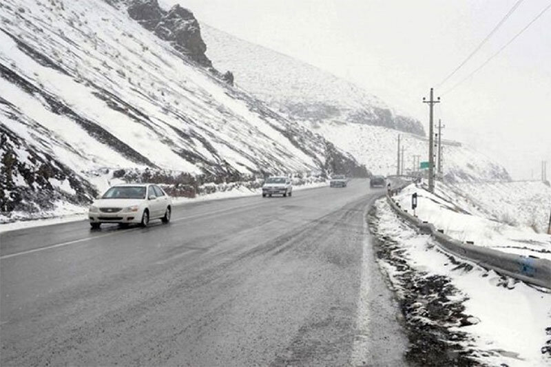وضعیت راه‌های کشور؛ بارش برف و باران در جاده‌ها
