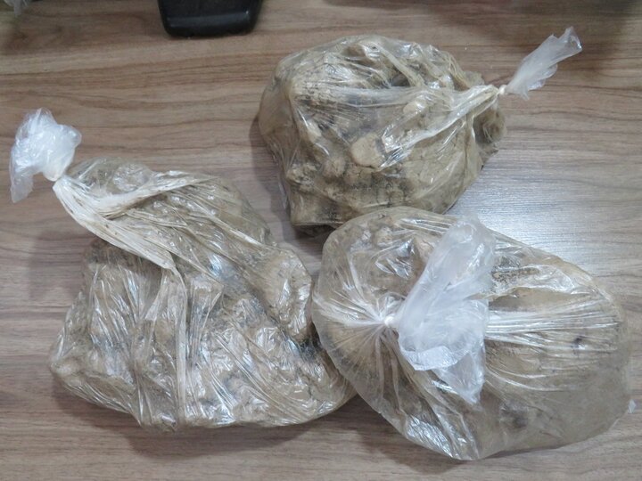 کشف بیش از ۲ کیلوگرم هروئین از معده قاچاقچیان مواد مخدر در شهرستان سرچهان