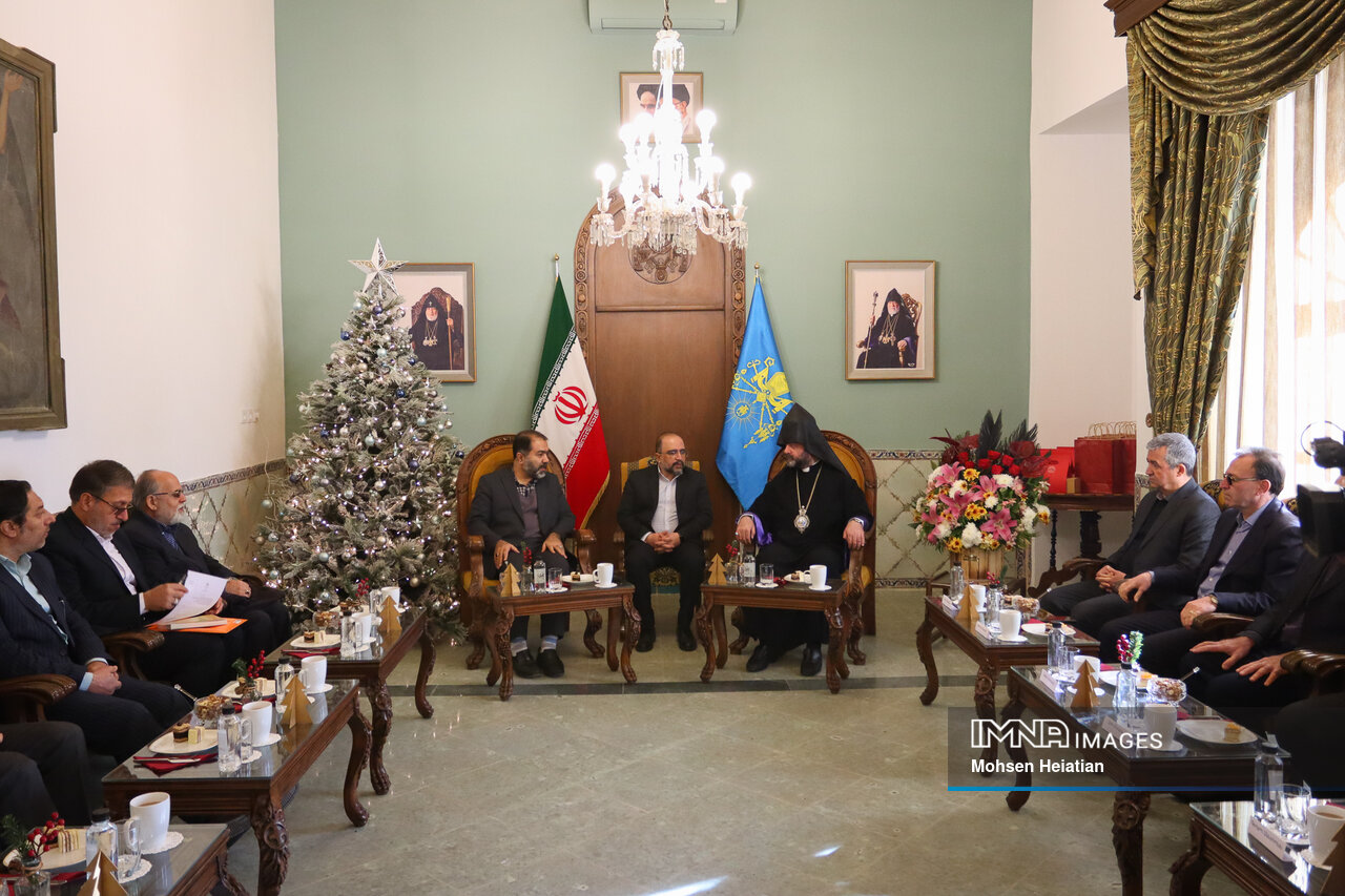 ارامنه با حضور در انتخابات نقش دیگری از همبستگی و اتحاد را رقم بزنند