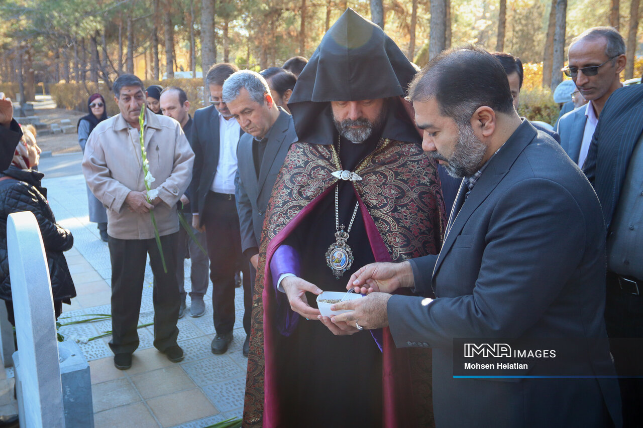 ارامنه با حضور در انتخابات نقش دیگری از همبستگی و اتحاد را رقم بزنند