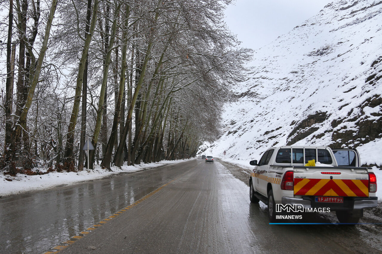 وضعیت راه‌های کشور؛ بارش برف و باران در جاده‌های شمالی