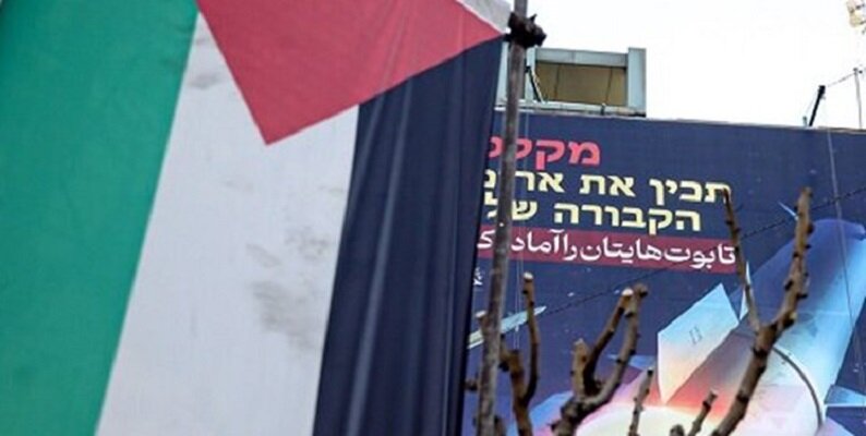 «تابوت‌هایتان را آماده کنید»؛ دیوارنگاره جدید میدان فلسطین