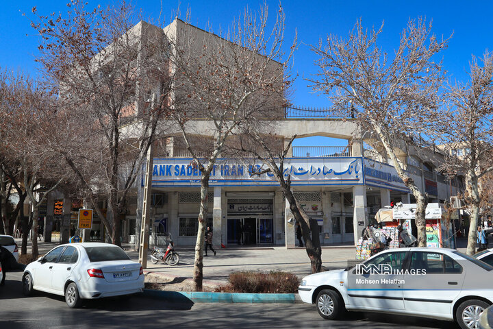 مجتمع مسکونی تجاری گلها مشهور به پنج طبقه در خانه اصفهان