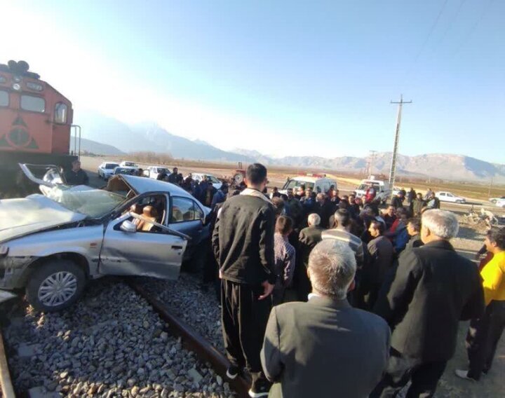 برخورد قطار کرمانشاه-ملایر با یک دستگاه خودرو ۲ کشته به همراه داشت