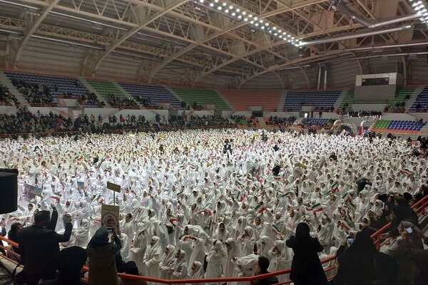 شرکت ۴۰۰۰ دانش‌آموز سنندجی در جشن «فرشته‌های کُرد ایرانی» + فیلم
