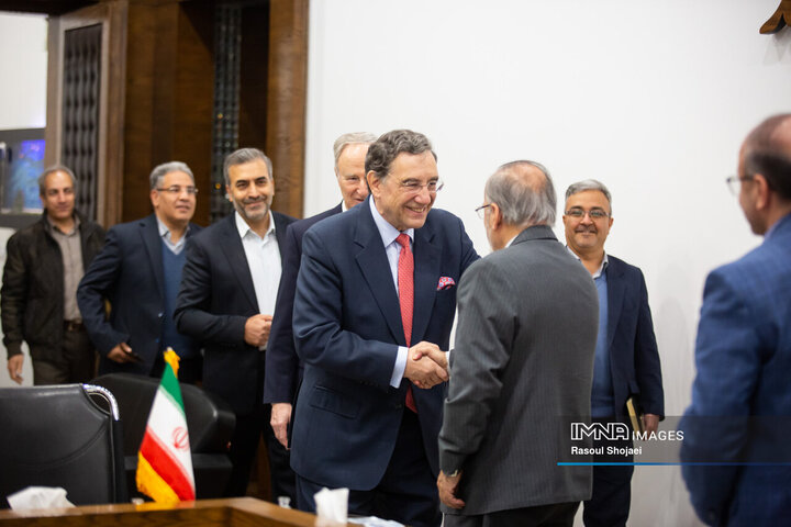 Isfahan Looks Forward to Strengthening Ties with Barcelona