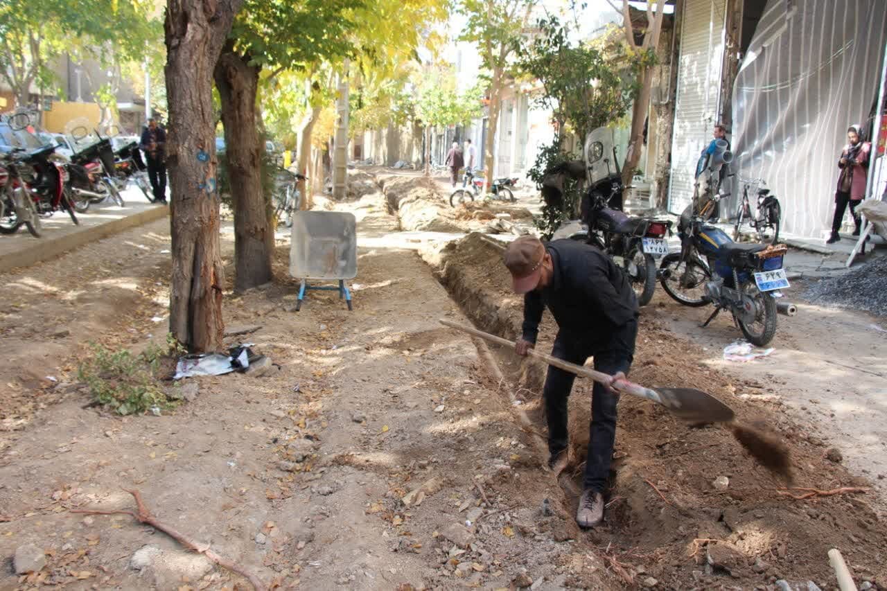 اجرای فاز دوم عملیات ساماندهی خیابان ابوذر در منطقه ۱۱ اصفهان