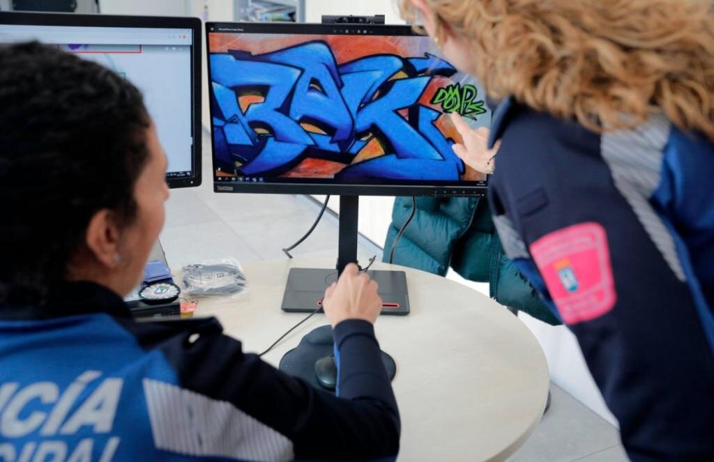 ترویج کارپولینگ در فرانسه برای کاهش ترافیک / حفظ هویت خیابانهای پاریس با مشارکت مردم