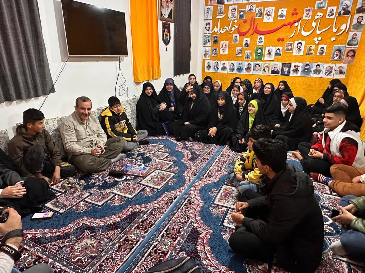 دیدار صمیمانه استاندار کرمانشاه با نوجوانان و جوانان فعال در محلات
