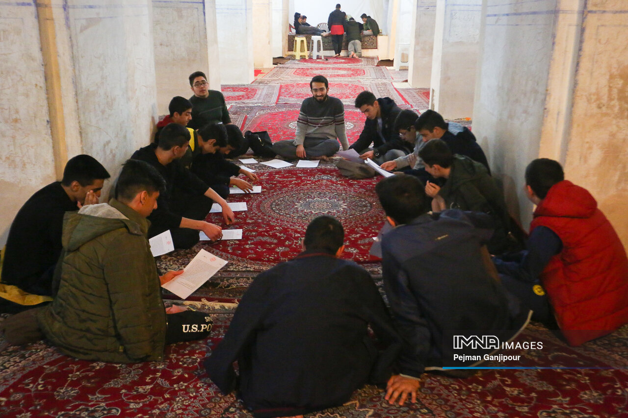 از دل تکنولوژی به آغوش معنویت؛ آواز سکوت در قلبهای پرجنبوجوش