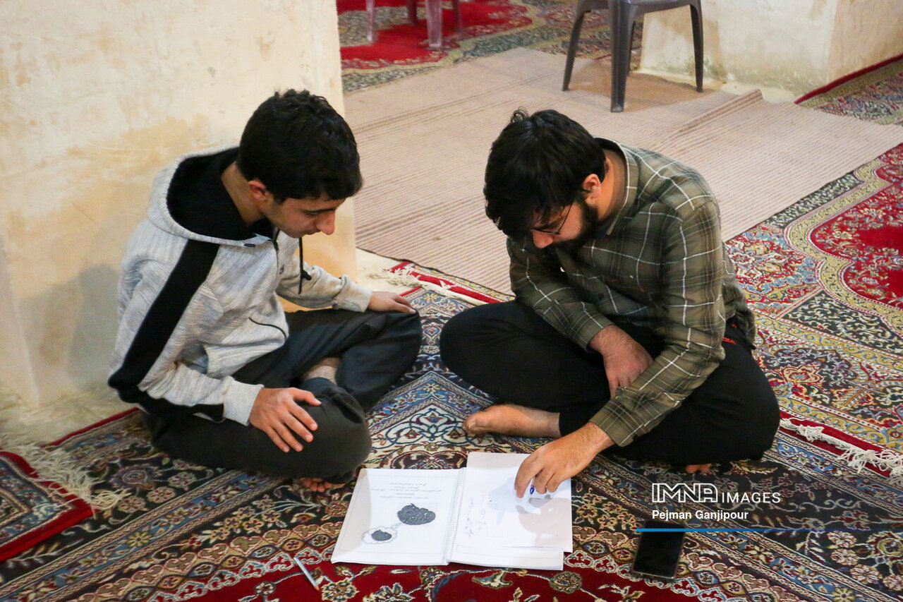 زمزمه رازونیاز با خالق در روشنای اعتکاف