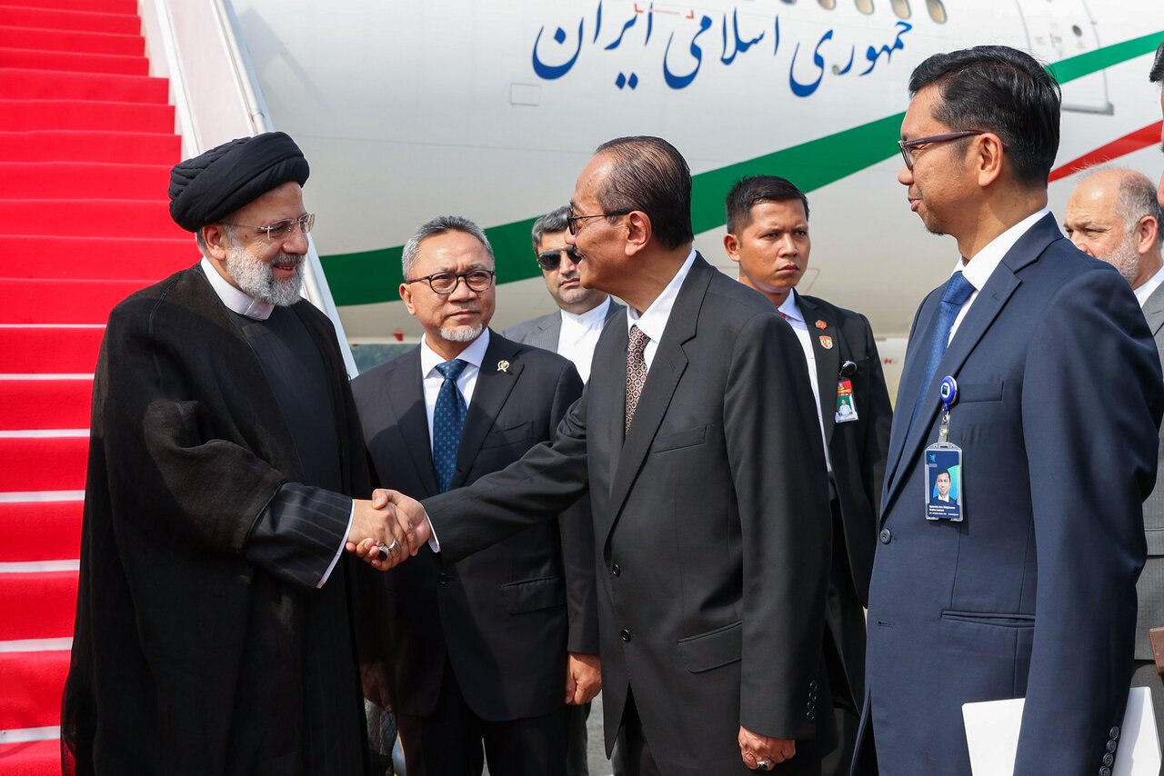 ربات جراح در پشت اتاق مسئولان لنگر انداخته است!