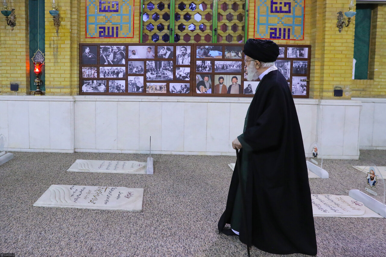 حضور رهبر انقلاب بر سر مزار کدام شهدا رفتند؟