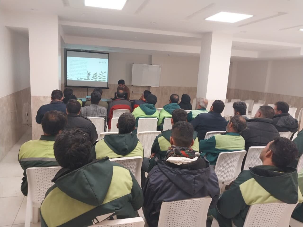 کارگران فضای سبز منطقه ۵ اصفهان ۲۳۰ نفرساعت آموزش دیدند