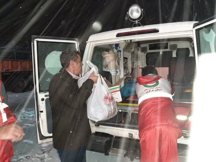 امدادرسانی به ۲۳۰۷ مسافر گرفتار در برف در استان مرکزی