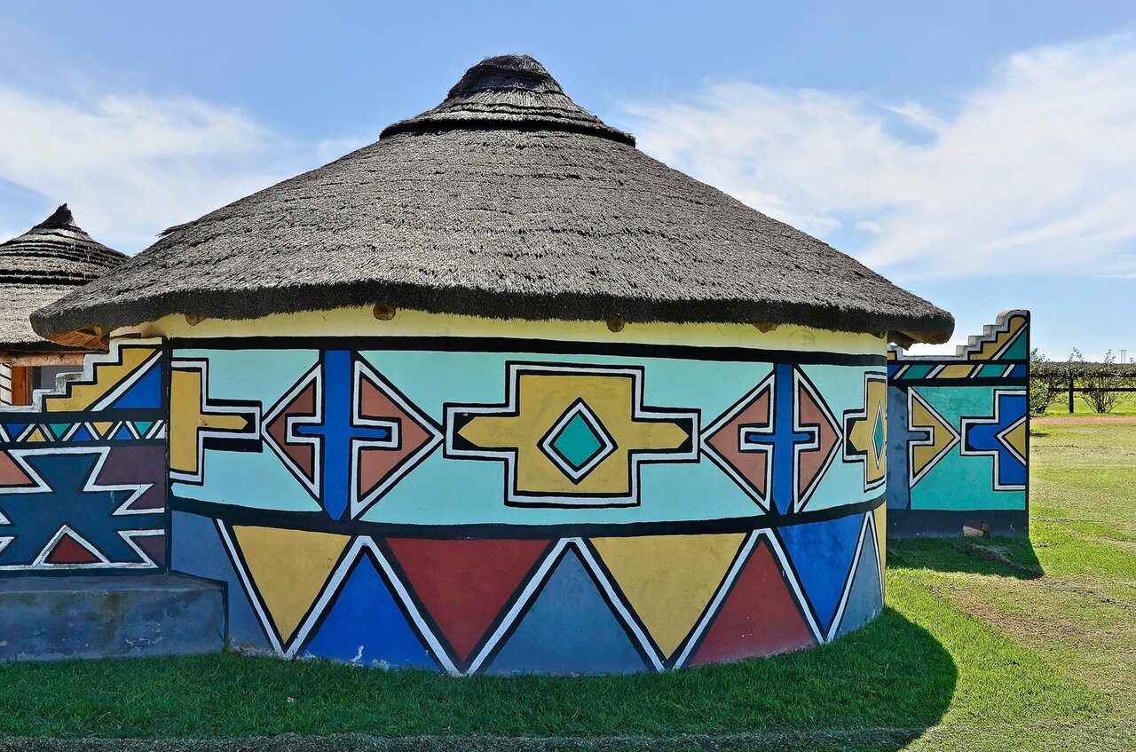 نقش رنگ و تزیینات در معماری سنتی آفریقایی