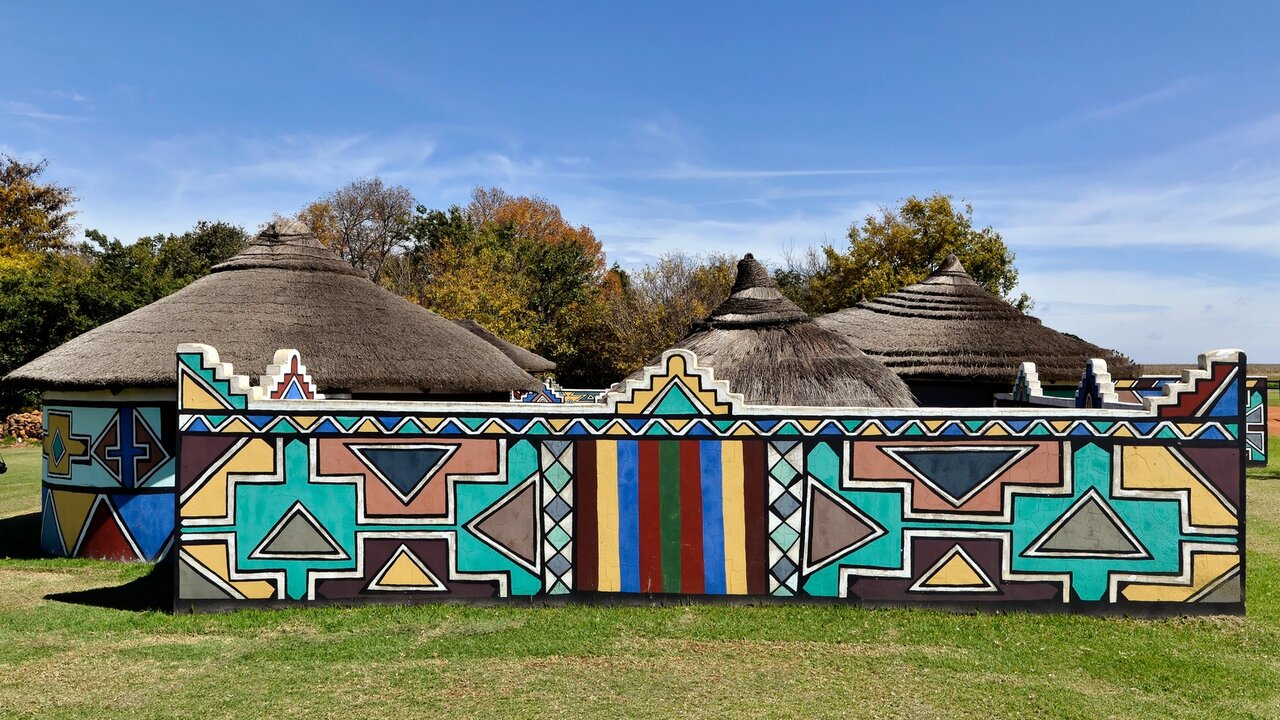 نقش رنگ و تزیینات در معماری سنتی آفریقایی