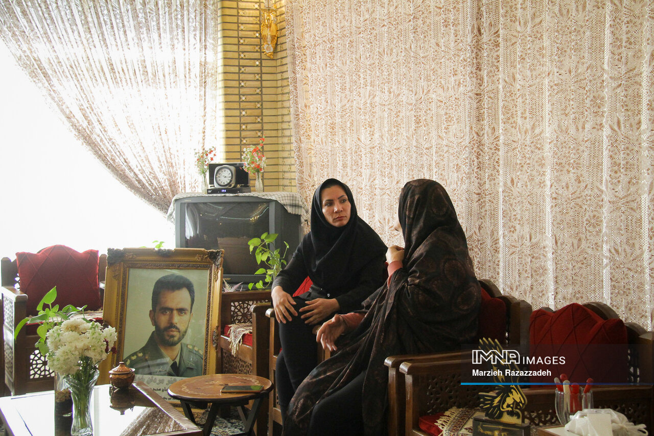 خواهر شهیدی که خانه‌اش را وقف امام حسین(ع) کرده است