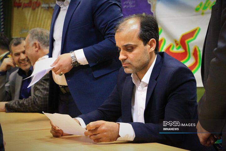 میز خدمت دادگستری اصفهان در منطقه 8 شهرداری