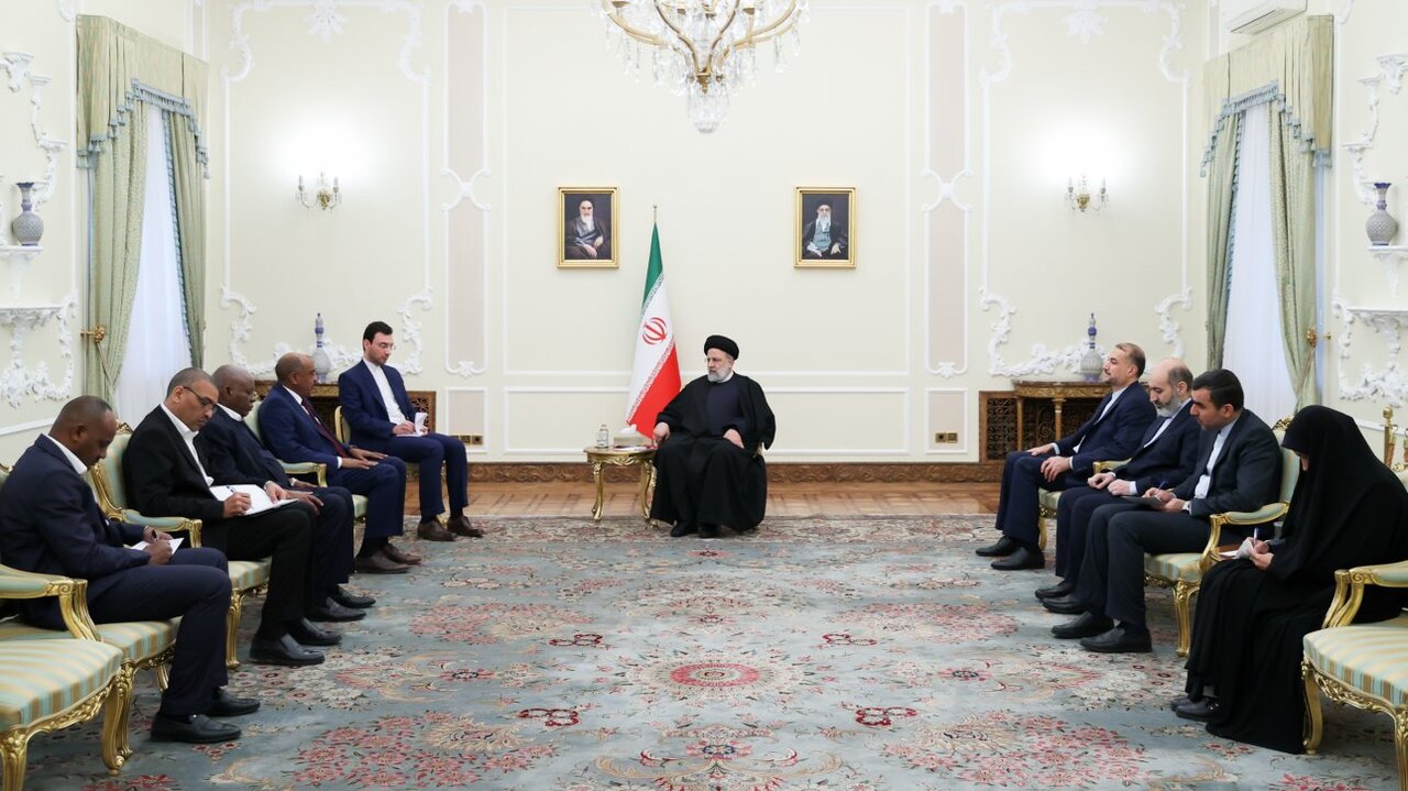 Iranian President Raeisi Affirms Support for Countries Distancing from Israel