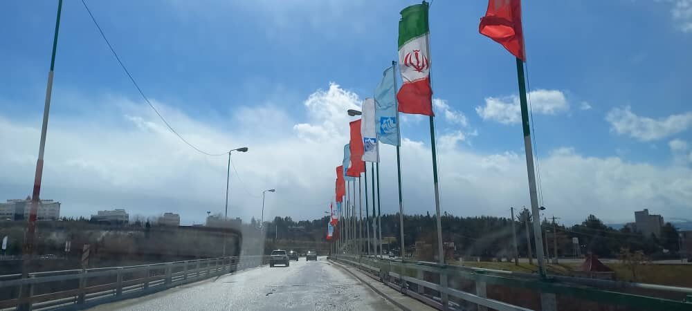 نصب ۱۰ هزار متر ریسه و ۴ هزار پرچم توسط شهرداری یاسوج