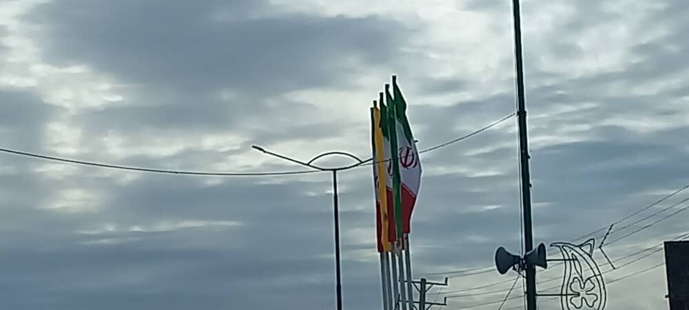 نصب ۱۰ هزار متر ریسه و ۴ هزار پرچم توسط شهرداری یاسوج