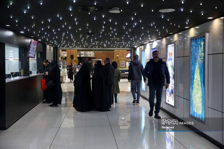 حال و هوای سینماها مردمی جشنواره فیلم فجر در تهران