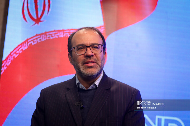 قطار سریع السیر اصفهان - تهران با جدیت پیگیری میشود/ تاکید وزیر راه بر اتمام پروژه