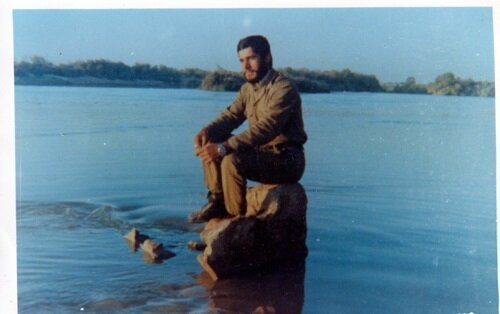 تجلیل دانشآموزان نوشآبادی از مادر یک شهید