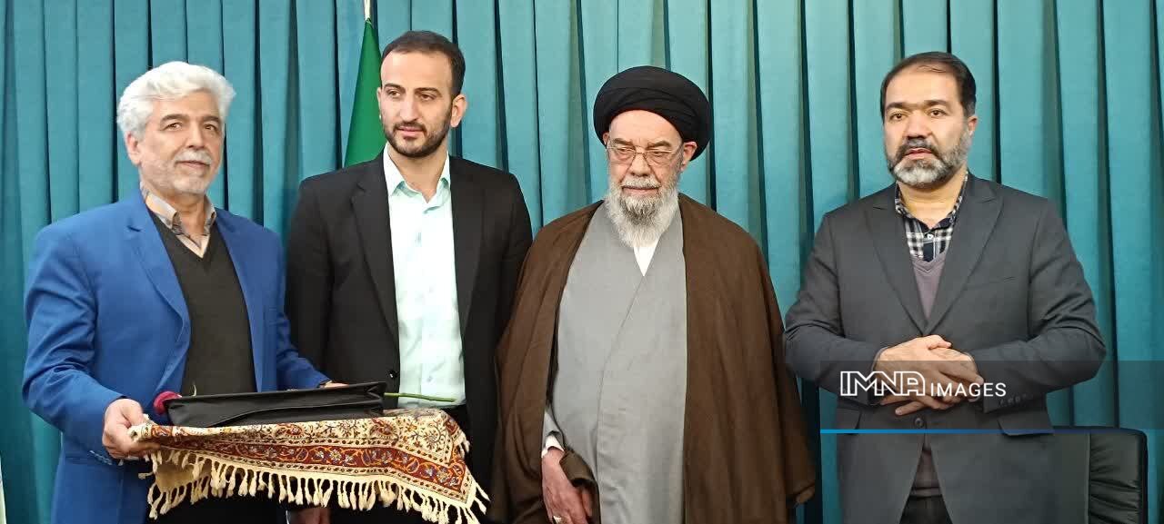 آیین اهدای هدایای مقام معظم رهبری به قهرمانان و مدالآوران استان اصفهان برگزار شد