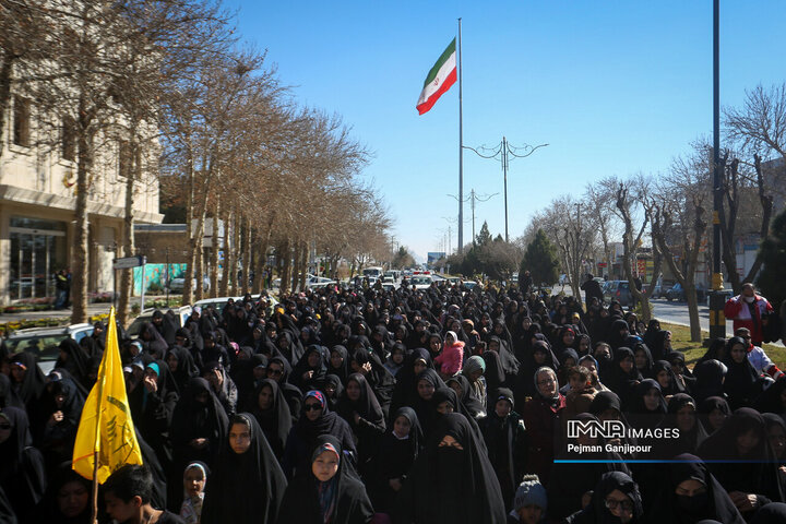 مراسم تشییع شهید مدافع حرم مرتضی جعفری در گلدشت اصفهان