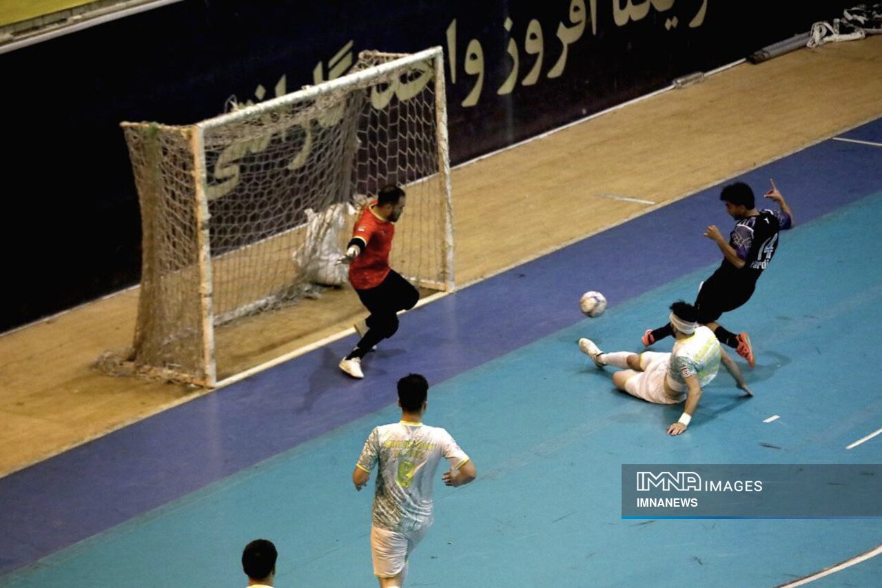 برپایی جشن قهرمانی گیتیزنها در خانه