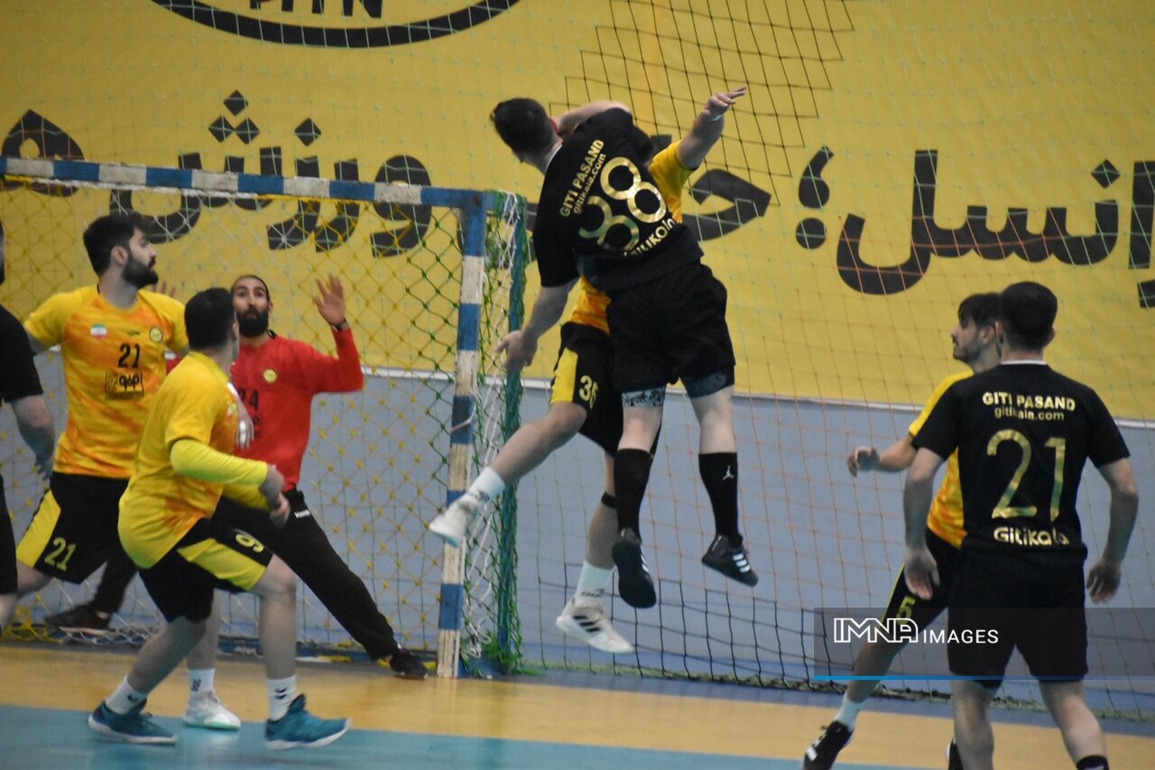 تکاپو برای بقا و تلاش برای صعود در جدول