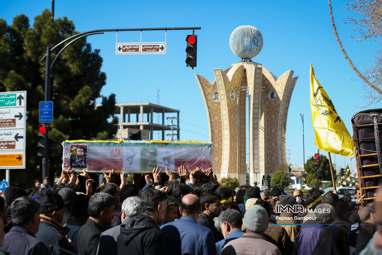 مراسم تشییع شهید مدافع حرم مرتضی جعفری در گلدشت اصفهان