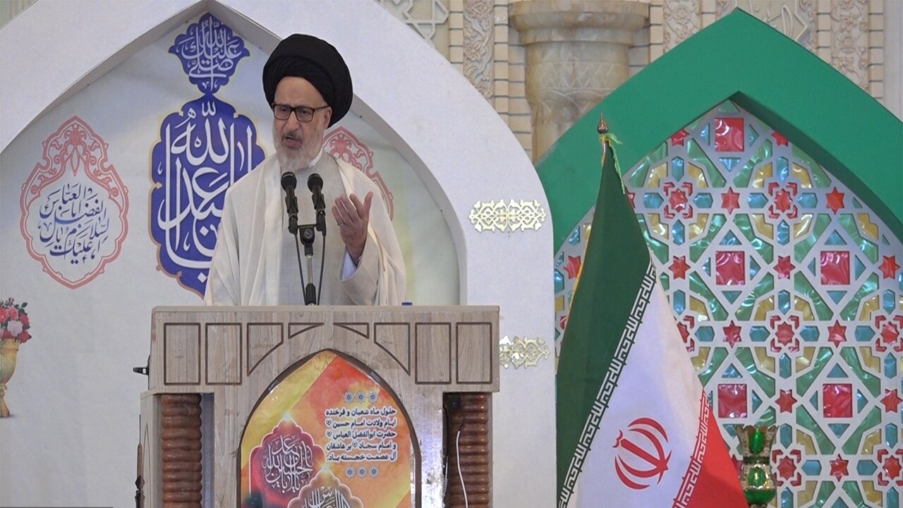 عزت و قدرت ایران در انقلاب اسلامی با هیچ چیز قابل معامله نیست