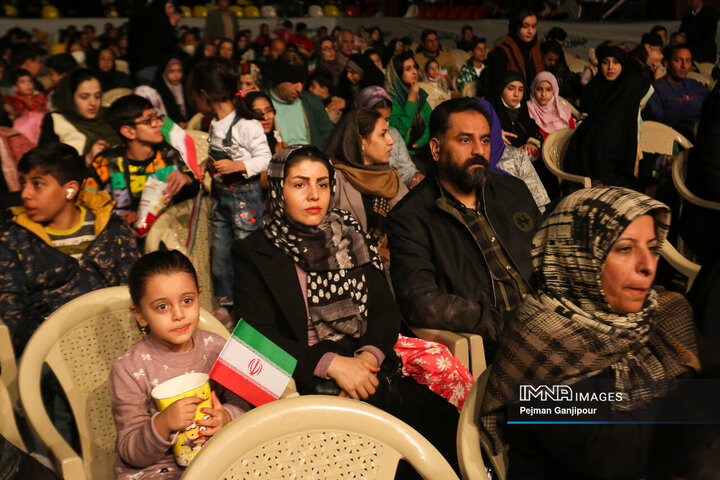 حضور خانواده‌ها در سومین شب ویژه برنامه «همه پای وطن»