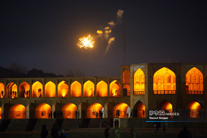 نورافشانی شب 22 بهمن در اصفهان
